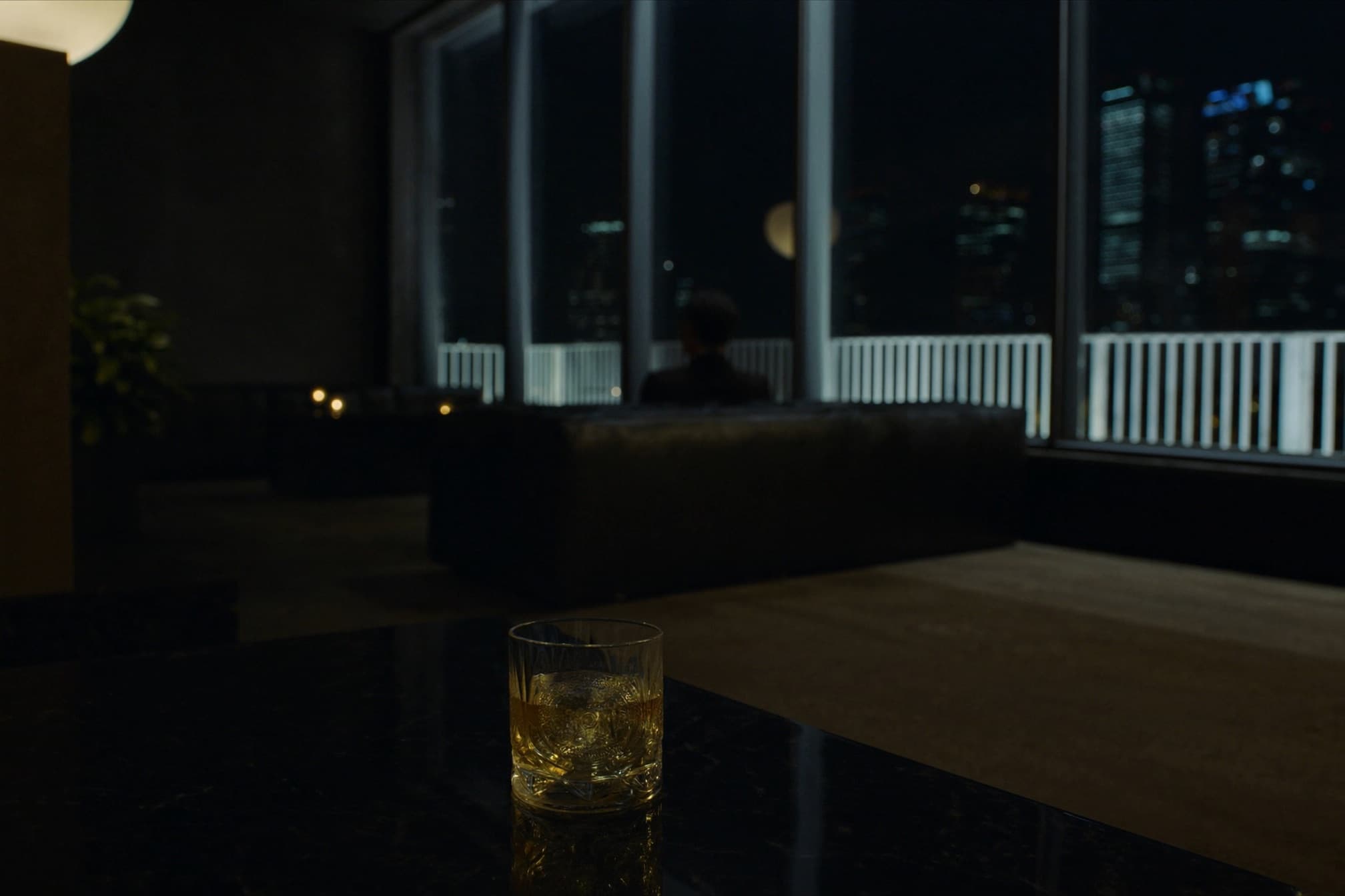 Lounge en una terraza porteña de noche